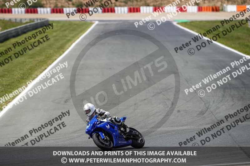 cadwell no limits trackday;cadwell park;cadwell park photographs;cadwell trackday photographs;enduro digital images;event digital images;eventdigitalimages;navarra;no limits trackdays;peter wileman photography;racing digital images;trackday digital images;trackday photos